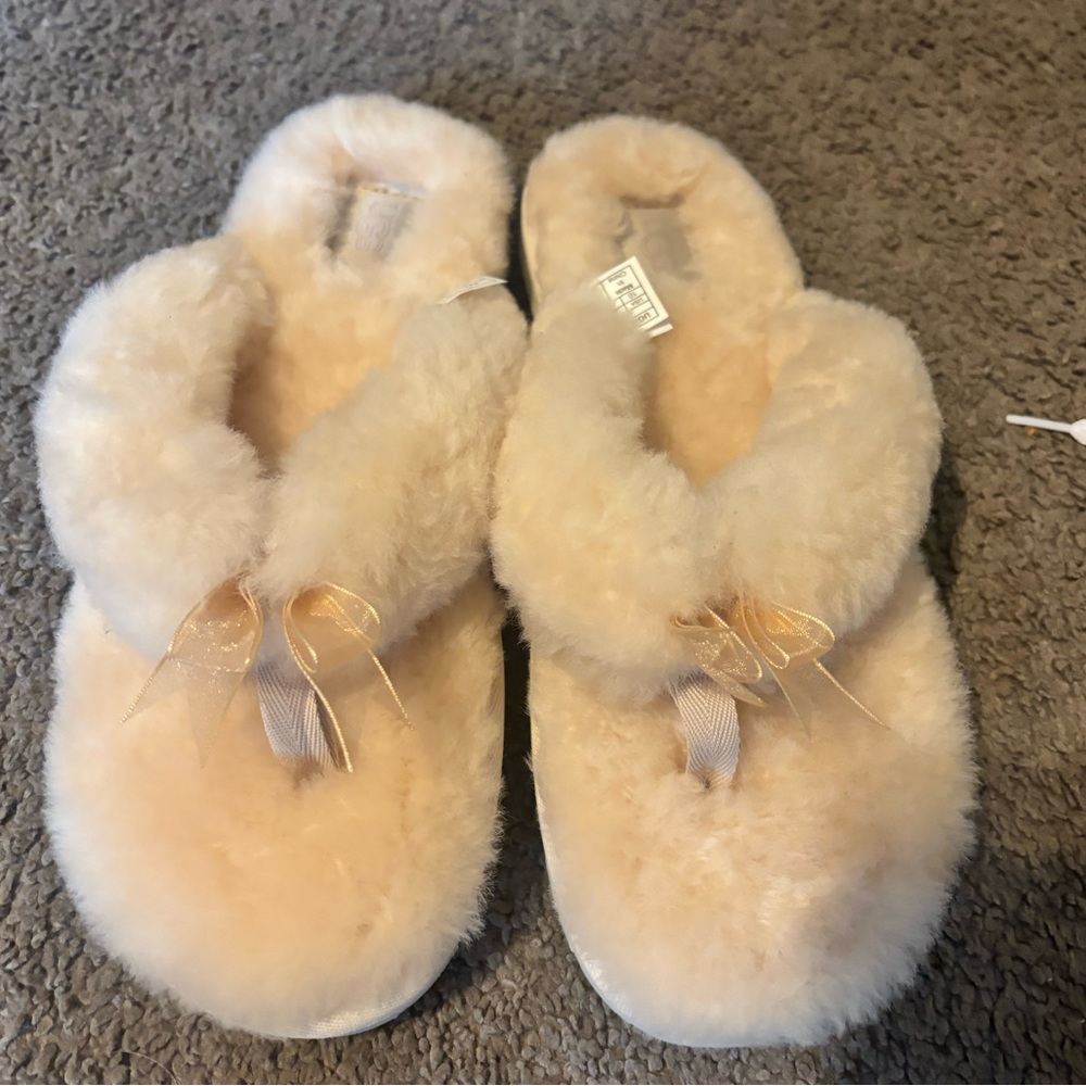 NEW Cream UGG Thong Slippers